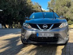 Grau Gebraucht 2015 Nissan Qashqai SUV | 16.700 €