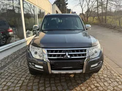 Grau Gebraucht 2015 Mitsubishi Pajero Top SUV | 23.900 € (Fairer Preis)