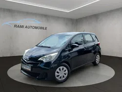 Schwarz Gebraucht 2012 Toyota Verso-S Van / Kleinbus | 3.499 € (Fairer Preis)