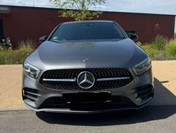 Grau Gebraucht 2018 Mercedes A200 AMG line Limousine | 21.950 € (Fairer Preis)