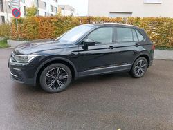 Schwarz Gebraucht 2023 VW Tiguan Active SUV | 29.000 € (Fairer Preis)