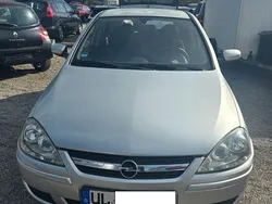 Grau Gebraucht 2005 Opel Corsa Limousine | 2.300 € (Teuer)