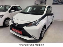 Weiß Gebraucht 2015 Toyota Aygo Kleinwagen | 5.890 € (Fairer Preis)