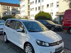 Weiß Gebraucht 2011 VW Touran Van / Kleinbus | 10.300 € (Etwas zu teuer)