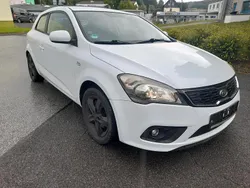 Weiß Gebraucht 2011 Kia Ceed Kleinwagen | 3.200 € (Superpreis)