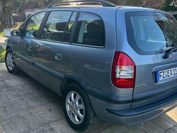 Silber Gebraucht 2004 Opel Zafira Executive Van / Kleinbus | 3.200 € (Teuer)