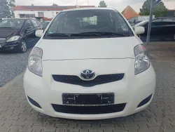 Weiß Gebraucht 2011 Toyota Yaris Cool Limousine | 4.999 € (Fairer Preis)
