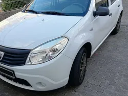 Weiß Gebraucht 2009 Dacia Sandero Kleinwagen | 1.500 € (Fairer Preis)