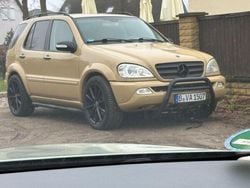 Beige Gebraucht 2002 Mercedes ML400 SUV | 8.999 €