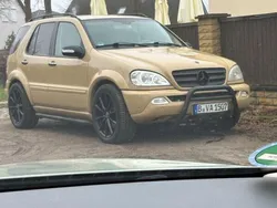 Beige Gebraucht 2002 Mercedes ML400 SUV | 9.998 €