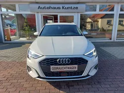 Gletscherweiß metallic Gebraucht 2023 Audi A3 Advanced Kleinwagen | 32.790 €