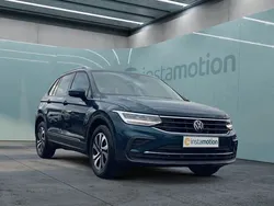 Blau Gebraucht 2022 VW Tiguan Active SUV | 24.000 € (Fairer Preis)