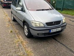 Grau Gebraucht 2001 Opel Zafira Elegance Van / Kleinbus | 3.500 € (Teuer)