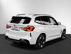Mineralweiß Gebraucht 2023 BMW iX3 Impressive SUV | 49.900 € (Guter Preis)