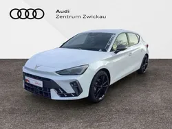 Glacial weiß metallic Gebraucht 2024 Cupra Leon Limousine | 31.850 € (Guter Preis)