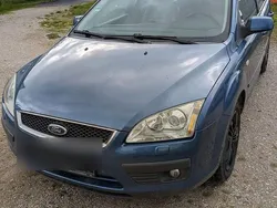 Blau Gebraucht 2005 Ford Focus Ghia Kombi | 1.700 €