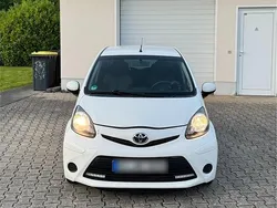 Weiß Gebraucht 2012 Toyota Aygo Kleinwagen | 3.250 € (Fairer Preis)