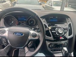 Braun Gebraucht 2011 Ford Focus Limousine | 5.000 € (Fairer Preis)