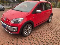 Rot Gebraucht 2014 VW cross up! Kleinwagen | 8.190 € (Fairer Preis)