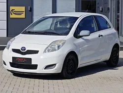 Weiß Gebraucht 2009 Toyota Yaris Cool Limousine | 2.999 € (Guter Preis)
