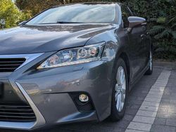 Grau Gebraucht 2015 Lexus CT200h Limousine | 16.000 € (Fairer Preis)