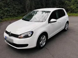 Weiß Gebraucht 2011 VW Golf VI Kleinwagen | 4.299 € (Fairer Preis)