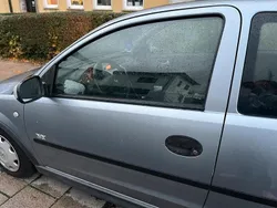Grau Gebraucht 2004 Opel Corsa Kleinwagen | 950 € (Guter Preis)