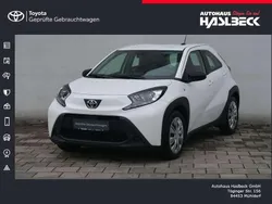 Weiß Gebraucht 2022 Toyota Aygo X-play Kleinwagen | 13.440 € (Fairer Preis)