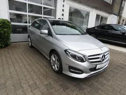 Silber Gebraucht 2017 Mercedes B200 Van / Kleinbus | 17.900 € (Fairer Preis)