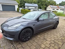 Grau Gebraucht 2021 Tesla Model 3 Limousine | 22.800 € (Etwas zu teuer)