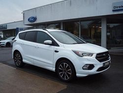 Weiß Gebraucht 2017 Ford Kuga ST-Line SUV | 14.450 € (Etwas zu teuer)