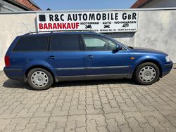 Blau Gebraucht 1998 VW Passat Kombi | 350 € (Superpreis)