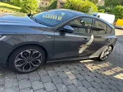 Grau Gebraucht 2023 Ford Focus ST-Line X Limousine | 27.500 € (Teuer)