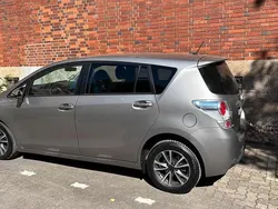 Grau Gebraucht 2014 Toyota Verso Van / Kleinbus | 10.900 € (Guter Preis)