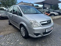Silber Gebraucht 2009 Opel Meriva Selection Van / Kleinbus | 4.990 € (Teuer)
