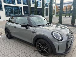 Grau Gebraucht 2021 Mini Cooper Classic Kleinwagen | 21.399 € (Etwas zu teuer)