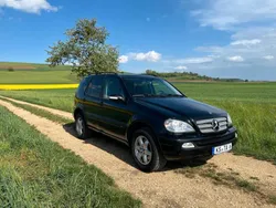 Schwarz Gebraucht 2002 Mercedes ML270 SUV | 8.500 €