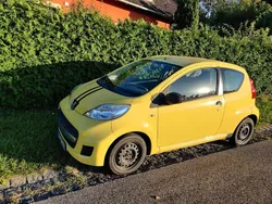 Gelb Gebraucht 2009 Peugeot 107 Kleinwagen | 1.900 € (Guter Preis)