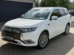Weiß Gebraucht 2020 Mitsubishi Outlander P-HEV Edition SUV | 22.450 € (Fairer Preis)