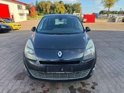 Grau Gebraucht 2011 Renault Scénic III Bose Edition Van / Kleinbus | 1.999 € (Superpreis)