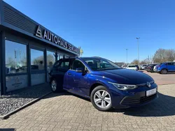 Blau Gebraucht 2021 VW Golf VIII Life Kombi | 18.490 € (Guter Preis)