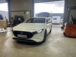 Weiß Gebraucht 2020 Mazda 3 Selection Limousine | 17.500 € (Fairer Preis)