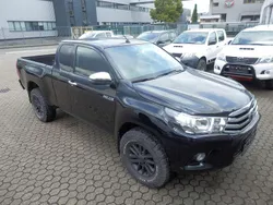 Attitude black mc. Gebraucht 2020 Toyota HiLux Comfort Abholung | 34.510 € (Teuer)
