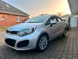 Silber Gebraucht 2012 Kia Rio 2 Limousine | 5.800 € (Fairer Preis)