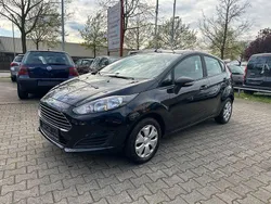 Schwarz Gebraucht 2015 Ford Fiesta Ambiente Kleinwagen | 5.600 € (Fairer Preis)