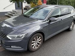 Grau Gebraucht 2015 VW Passat Comfortline Kombi | 11.000 € (Fairer Preis)