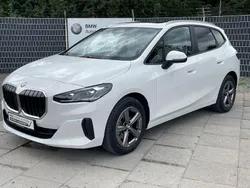 Weiß Gebraucht 2024 BMW 218 Active Tourer Sport Line Van / Kleinbus | 28.900 € (Guter Preis)