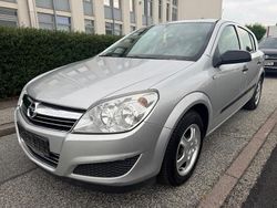 Grau Gebraucht 2009 Opel Astra Basis Limousine | 2.750 € (Etwas zu teuer)
