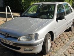Silber Gebraucht 2000 Peugeot 106 Kleinwagen | 1.500 € (Fairer Preis)