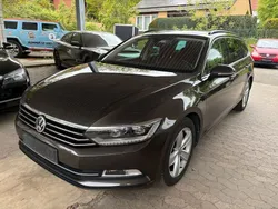 Black oak brown metallic Gebraucht 2018 VW Passat Comfortline Kombi | 16.790 € (Fairer Preis)